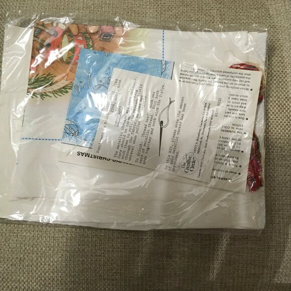 The Creative Circle 2250 Cross Stitch Kit Christmas Round Circle Antique Toys - Picture 3 of 3